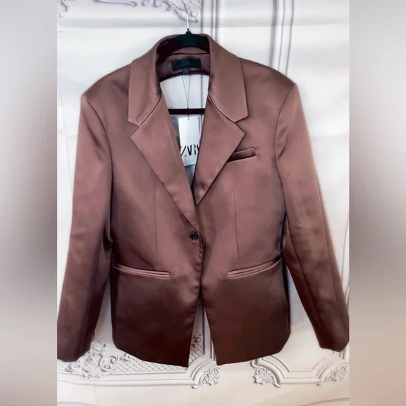 NWT ZARA VIRAL SATIN EFFECT BLAZER XS and L
🚨 My prices are firm, no discount - Picture 10 of 17